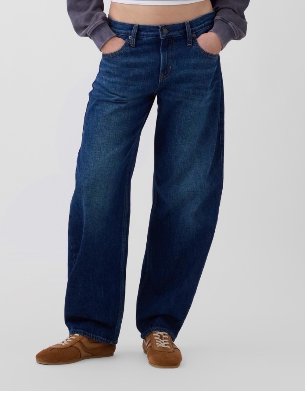 GAP Women's low rise barrel Leg Jeans - Blue Denim